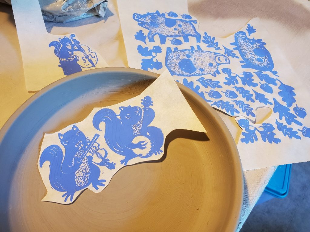 rice paper decal of squirrel playing fiddle and banjo