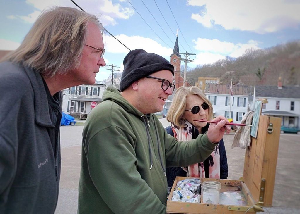 photo of artist ken swinson with friends ron and betsy in Ripley ohio