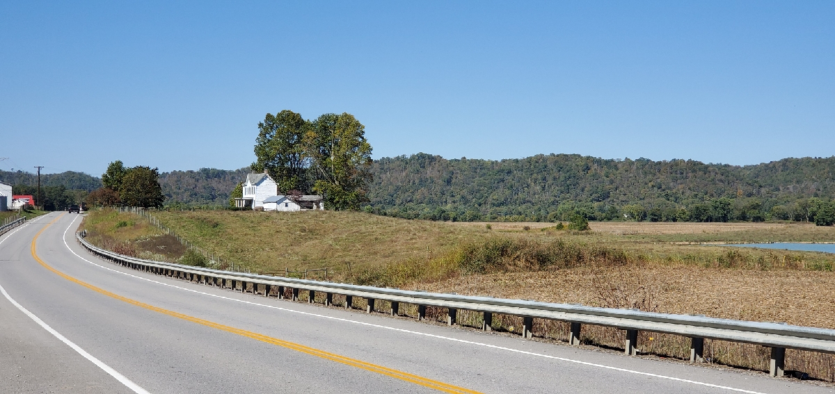 Photo of a farm house near Carrollton, kentucky