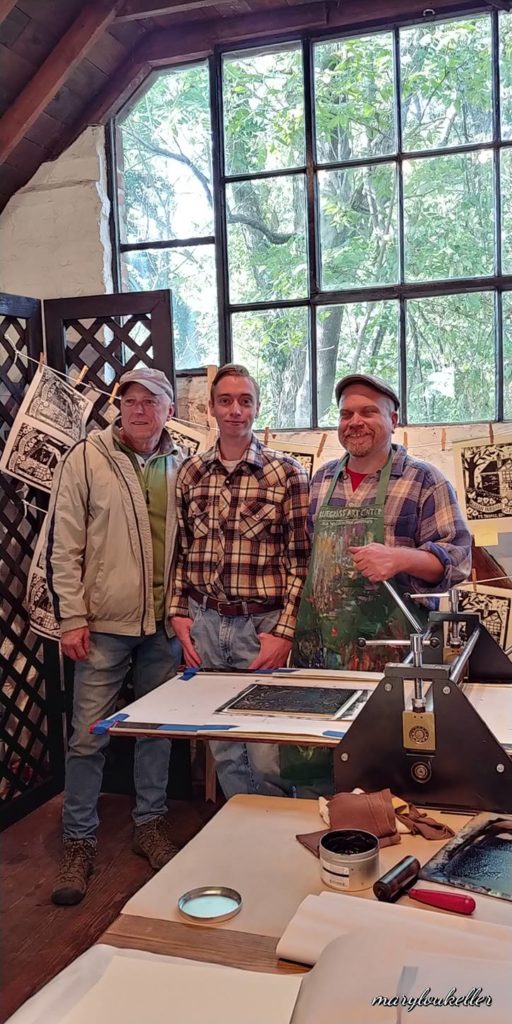 artist ken swinson with chuck keller and folk actor dakota phillips