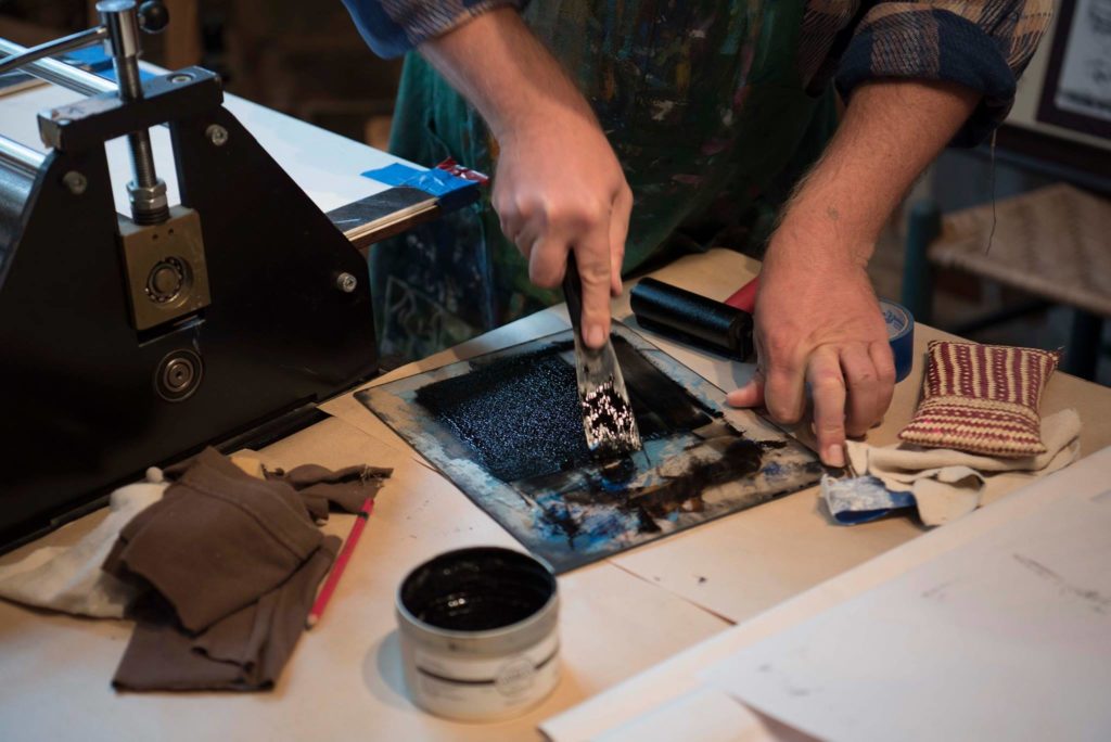 artist ken swinson mixing printmaking ink