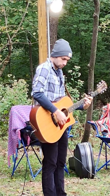 acoustic musician at the harlan hubbard studio in ft thomas ky