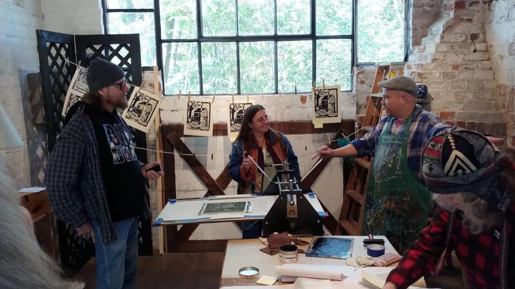 kentucky artist ken swinson printmaking at the harlan hubbard studio in ft thomas ky