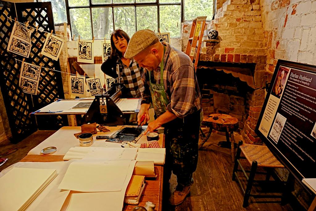 kentucky artists ken swinson and margie lakeberg printmaking at the harlan hubbard studio